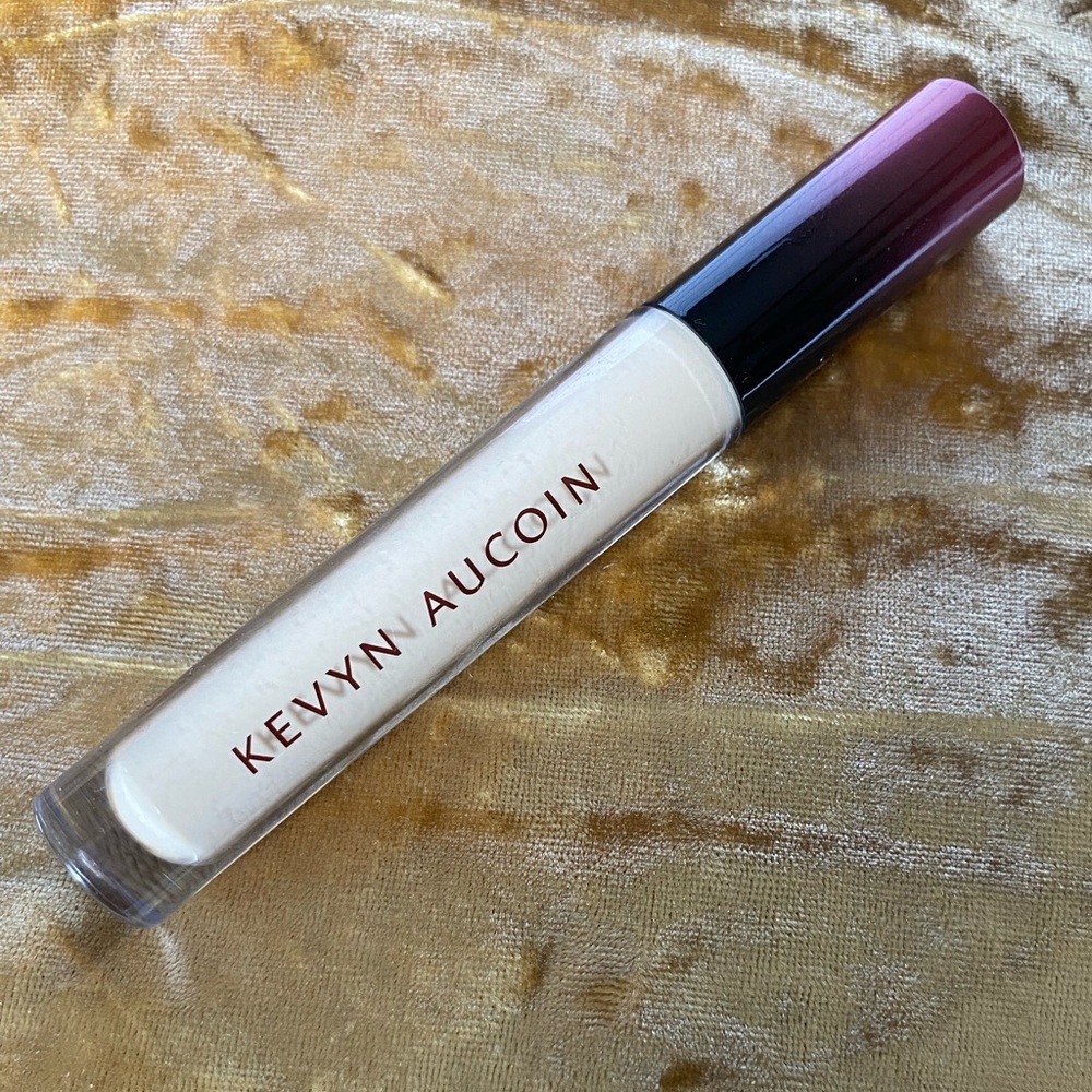 KEVIN AUCOIN The Etherealist Super
Natural Concealer Light EC 01 4.4 ml/0.15 Oz